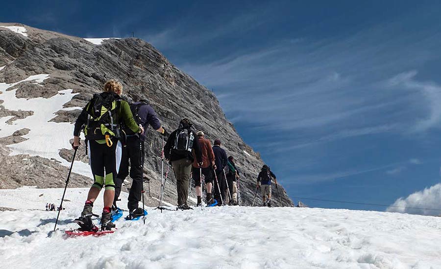 Team Event Schneeschuhwanderung | bayerisch by nature
